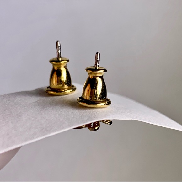 🦋 GOLD Plated Cute Butterfly Earrings - Picture 3 of 3